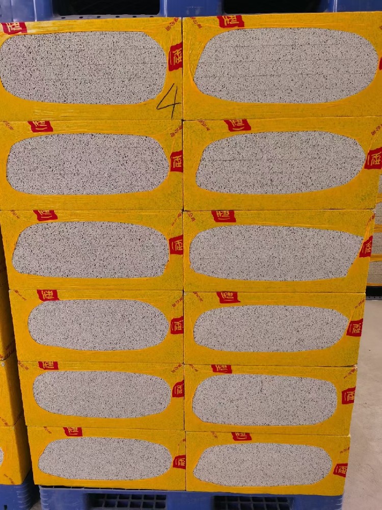 不燃型复合膨胀聚苯乙烯保温板